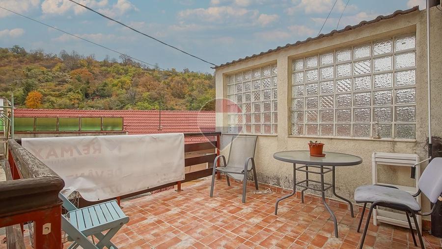 Casă individuală cu 4 camere cu Teren 122 Mp în Schei
