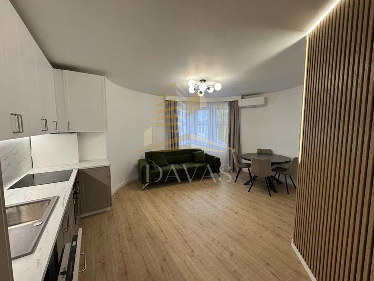 Apartament cu 3 camere semidecomandat, mobilat în Europa
