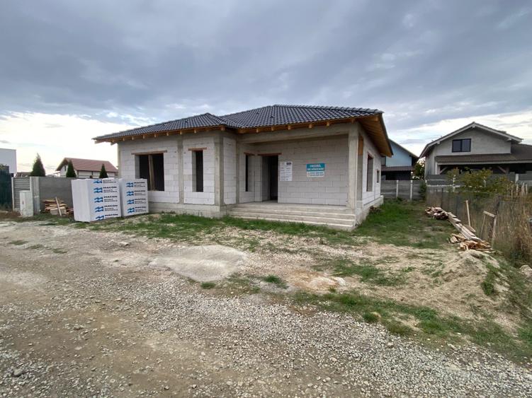 Casă cu 3 camere în Micești