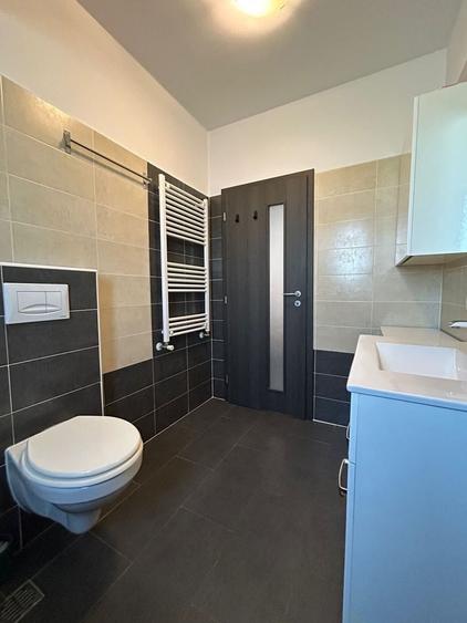 Apartament cu 2 camere semidecomandat în Valea Adâncă