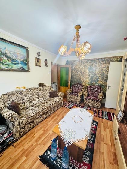 Apartament cu 3 camere semidecomandat în Calea Aradului