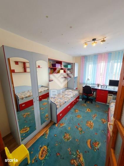 Apartament cu 4 camere decomandat în Central