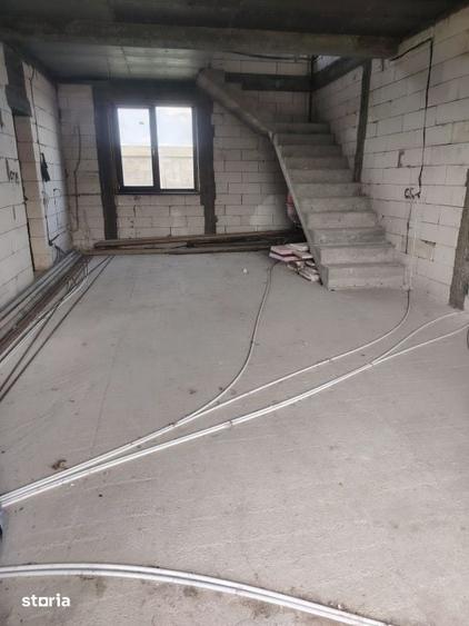 Casă cu 4 camere cu Teren 250 Mp în Cernele