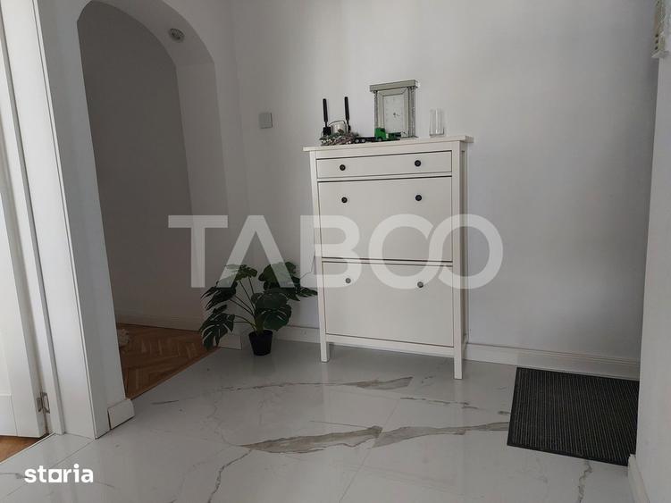 Apartament cu 3 camere decomandat, mobilat în Valea Aurie