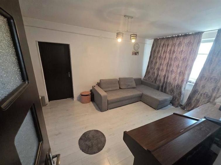 Apartament cu 2 camere semidecomandat, mobilat în Titulescu