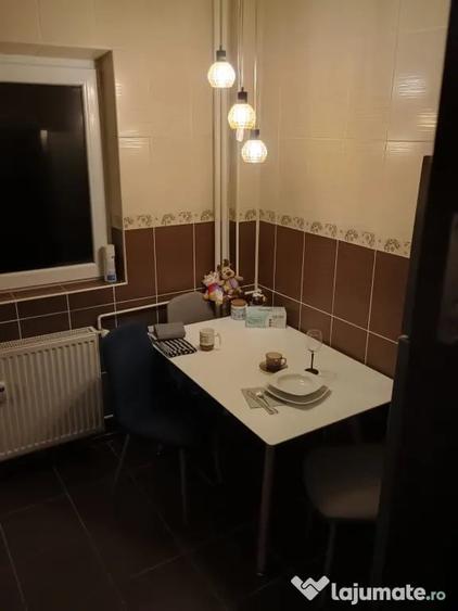 Apartament cu 2 camere semidecomandat în 1 Mai