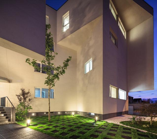 Apartament cu 4 camere decomandat în Central