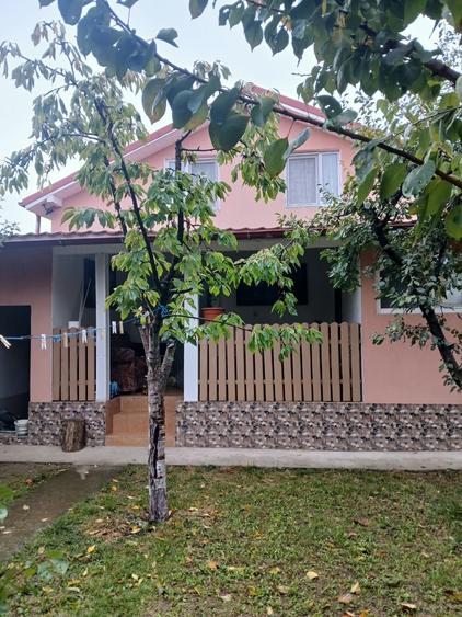 Casă cu 4 camere în Popoveni