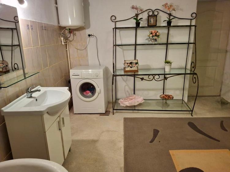Casă individuală cu 4 camere cu Canalizare în Central