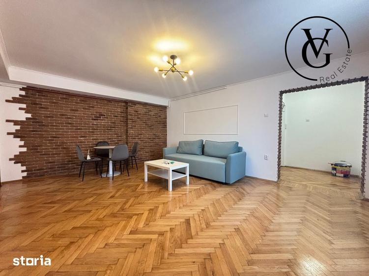 Apartament cu 3 camere semidecomandat în Centrul Civic
