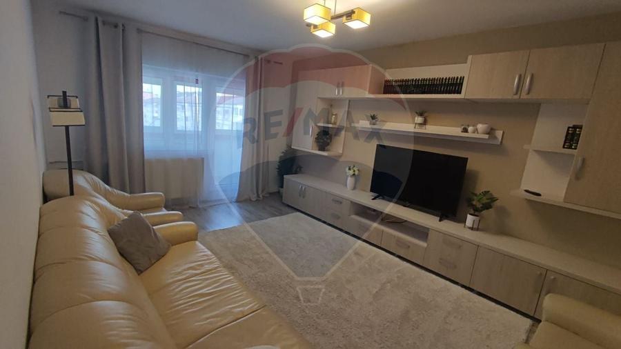 Apartament cu 3 camere decomandat, mobilat în Calea Aradului