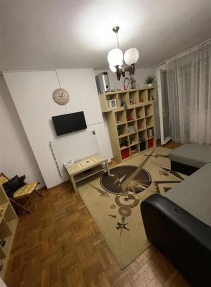 Apartament cu 3 camere decomandat, mobilat în Berceni