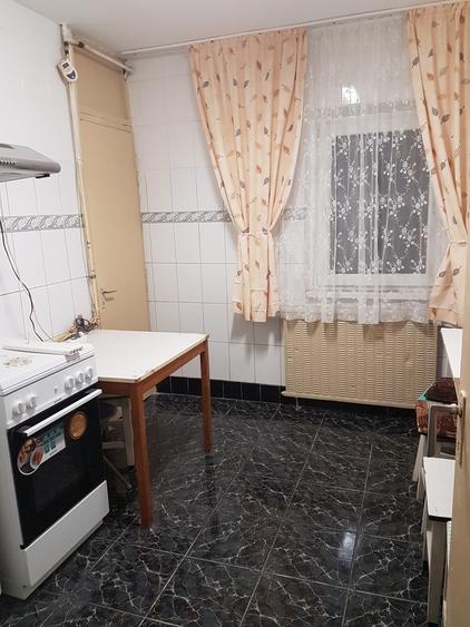 Apartament cu 2 camere semidecomandat în Lacul Tei