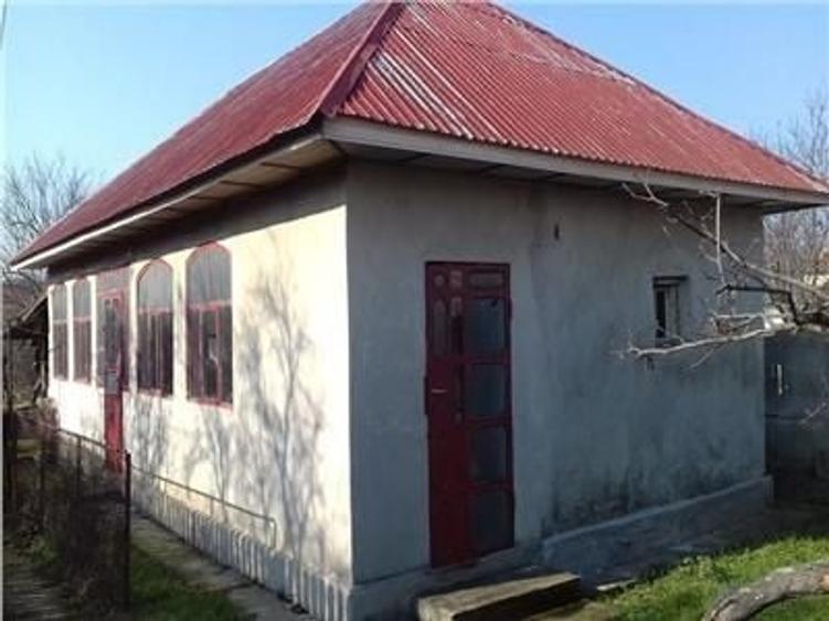 Casă cu 4 camere în Roșiori