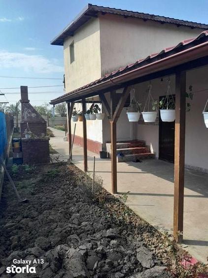 Casă cu 4 camere cu Teren 150 Mp în Cornești