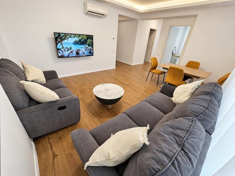 Apartament cu 4 camere, mobilat în Băneasa