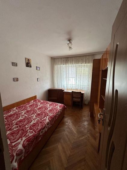 Apartament cu 3 camere decomandat în Fetești-Gară