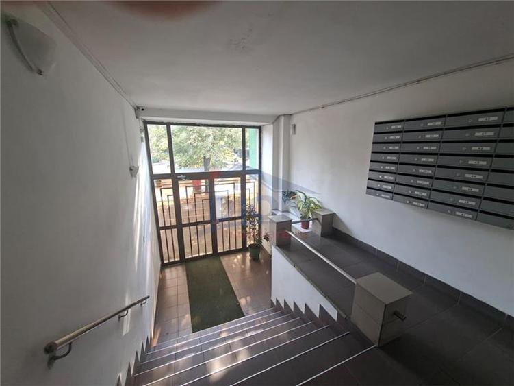 Apartament 3 camere, decomandat, Piata Sfanta Vineri - 17
