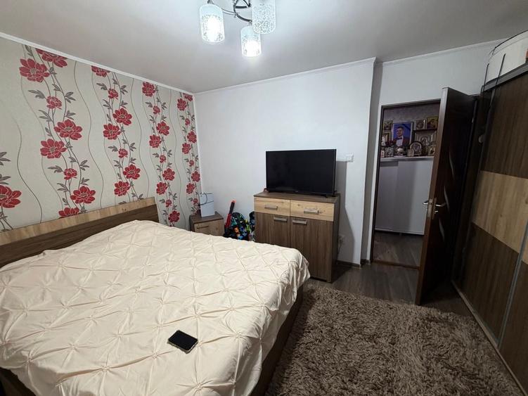 Apartament cu 3 camere decomandat, mobilat în Buzaului