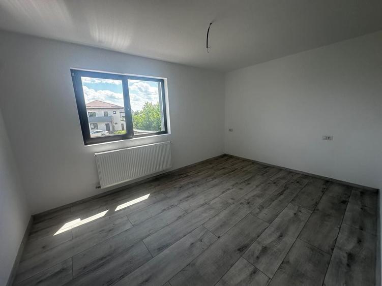 Casă individuală cu 3 camere cu Canalizare în Central