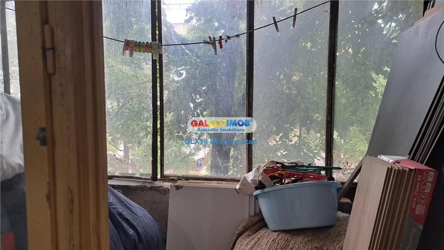 Apartament cu 3 camere decomandat în Drumul Taberei