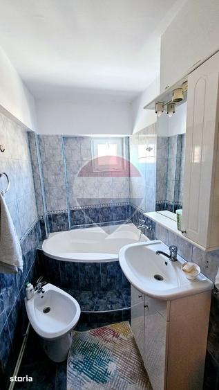 Apartament cu 3 camere, mobilat în Precista