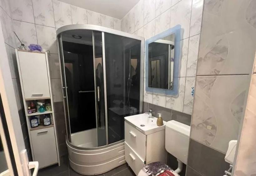 Apartament cu 2 camere semidecomandat în P-ța Muncii