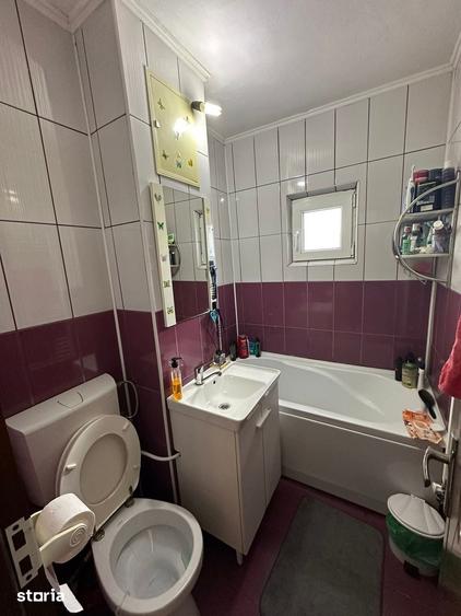 Apartament cu 3 camere semidecomandat în Calea București