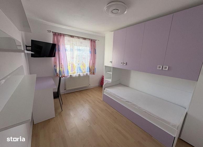 Apartament cu 4 camere semidecomandat în Ciobănuș