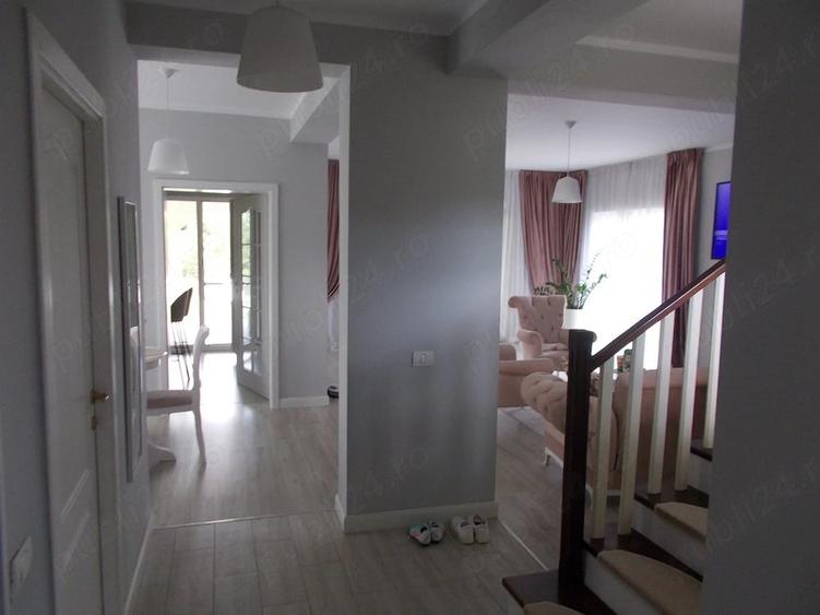 Casă cu 4 camere cu Teren 1190 Mp în Parța