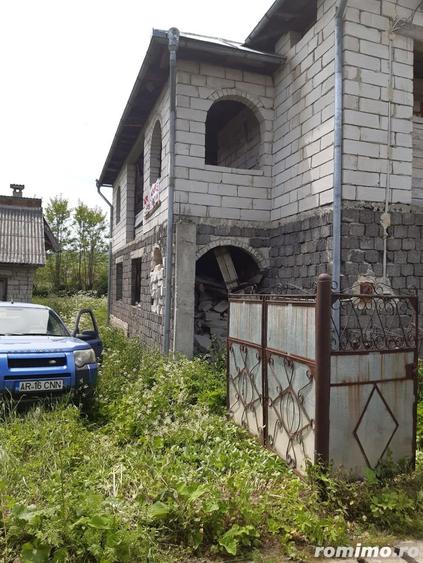 Casă cu 8 camere cu Teren 706 Mp în Ieud