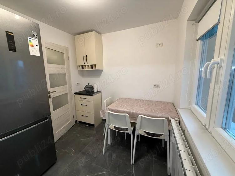 Apartament cu 3 camere decomandat, mobilat în Central
