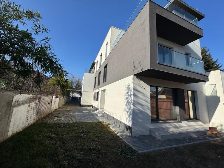 Duplex cu 5 camere cu Canalizare în Bucureștii Noi