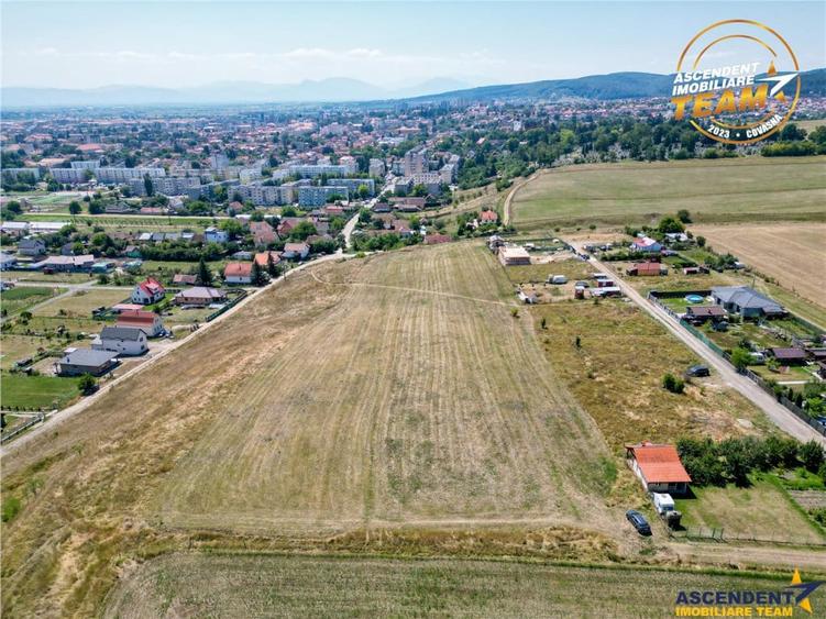 Teren de 5300 mp, în Central