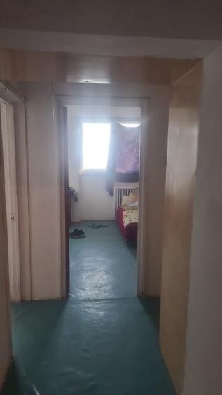 Apartament cu 3 camere decomandat în Tei