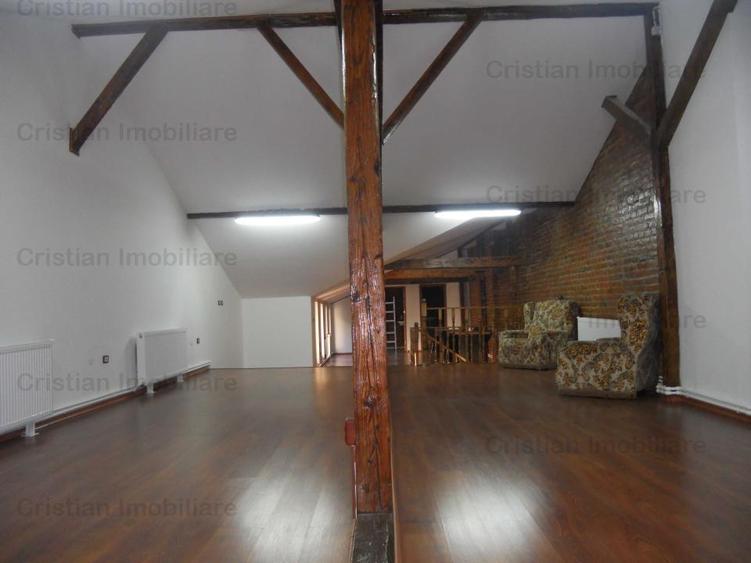 Casă cu 5 camere cu Teren 200 Mp în Central