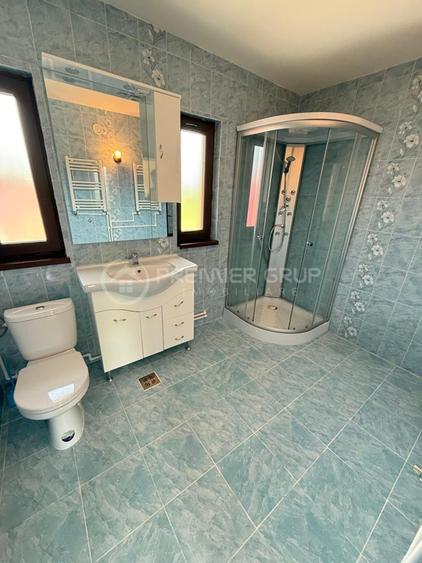Casă individuală cu 7 camere cu Teren 400 Mp în Holboca