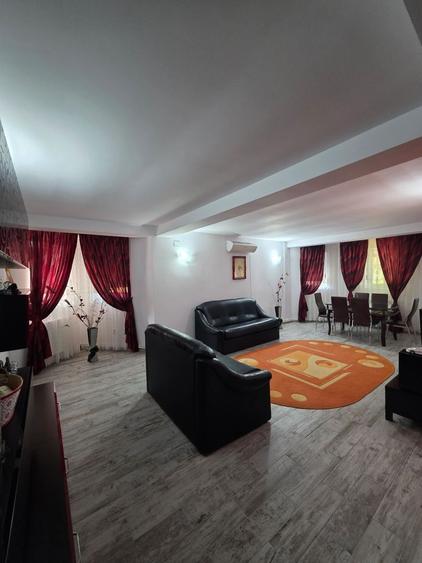 Casă individuală cu 5 camere cu Canalizare în Amara