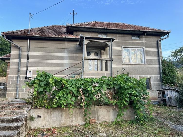 Casă cu 3 camere în Certeju de Sus