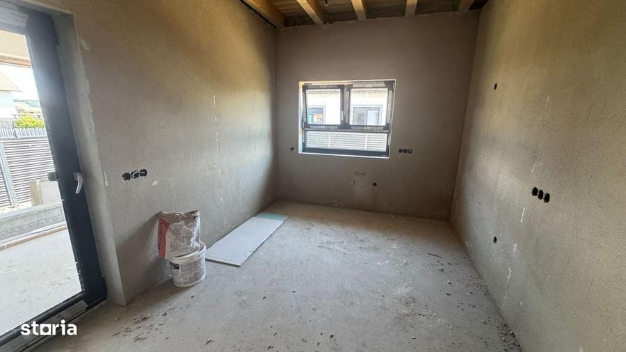 Casă cu 4 camere cu Teren 560 Mp în Cristian