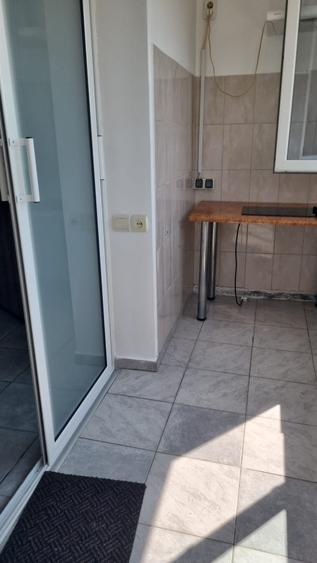 Garsonieră decomandată în Titan