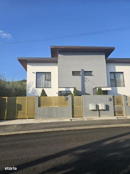 Casă cu 4 camere în Central