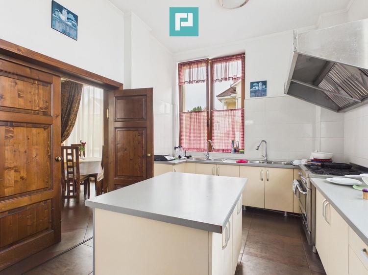 Spațiu comercial, de 650 mp, în Sânmartin