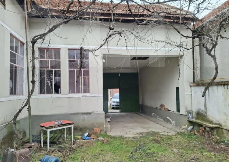Casă cu 4 camere cu Teren 1000 Mp în Central