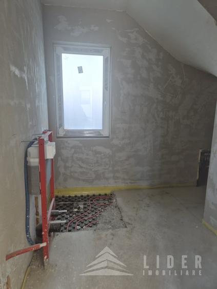 Duplex cu 4 camere cu Canalizare în Florești
