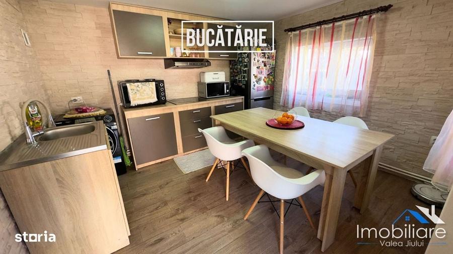 Casă cu 4 camere cu Teren 2700 Mp în Central