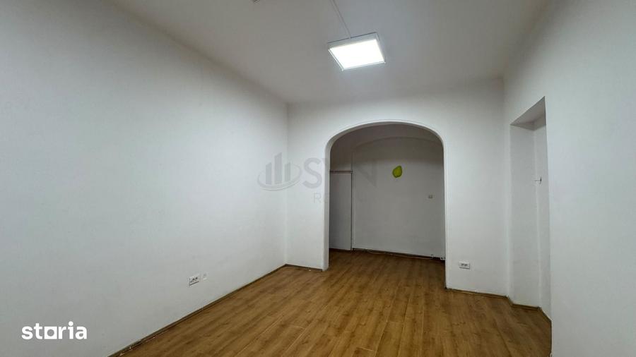 Casă cu 9 camere cu Teren 800 Mp în Vitan