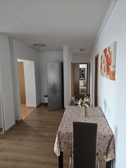 Apartament cu 4 camere semidecomandat în Central