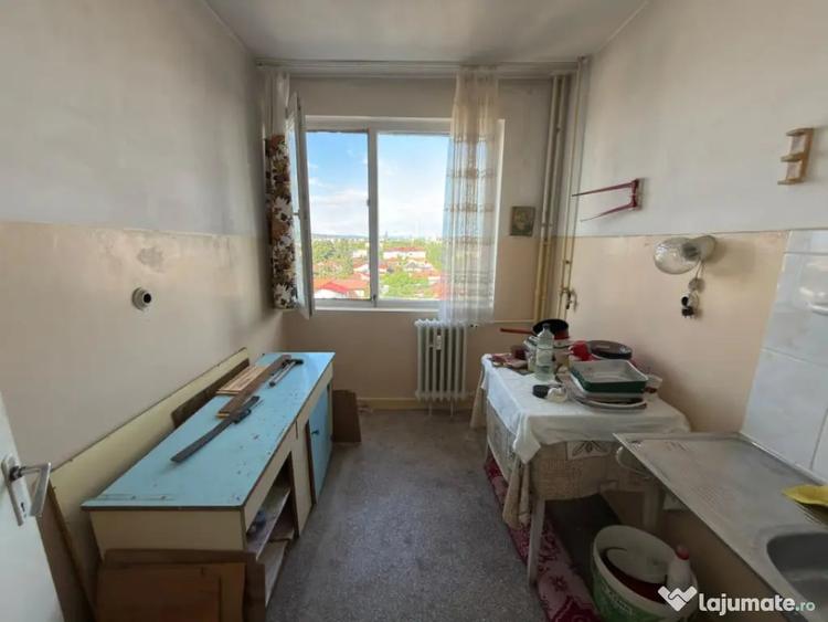 Apartament cu 3 camere semidecomandat în Central
