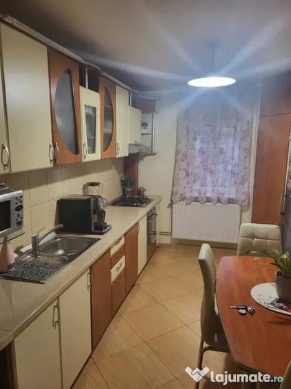 Apartament cu 3 camere decomandat în Mărăști